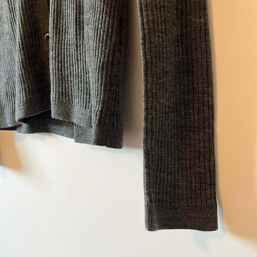 Uniqlo long sleeve sweater - Picture 6 of 11